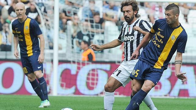 Conte avisa a Pirlo: «Un mes de sanción para el que se vaya directamente al vestuario»