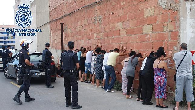 Una reyerta con hachas y machetes entre dos clanes gitanos se salda con veinte detenidos