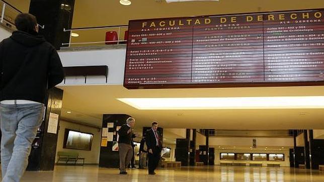 El Tribunal de Cuentas alerta de que hay demasiados profesores en la Universidad española