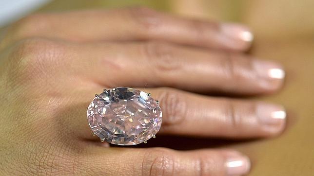 Sale a subasta el diamante más caro del mundo valorado en 60 millones de dólares