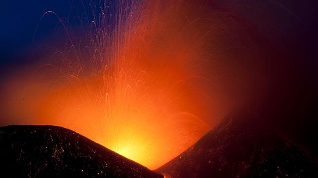 El Etna, durante la erupción de 2011