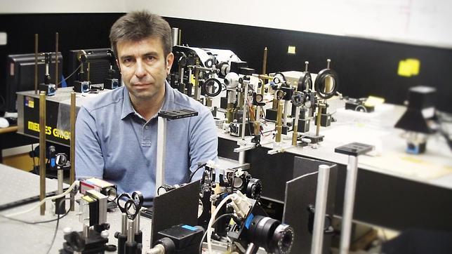 Un sistema permitirá a las personas con cataratas ver sin tener que operarse