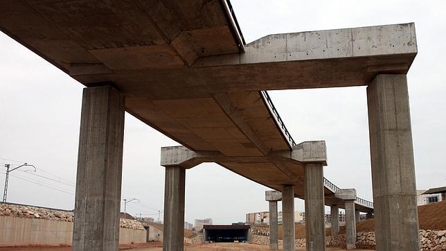 Fomento reduce un 65,6% la contratación de obras hasta julio