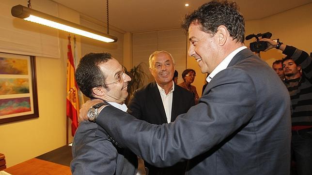 Besteiro propone a su rival en las urnas como presidente del congreso de este domingo