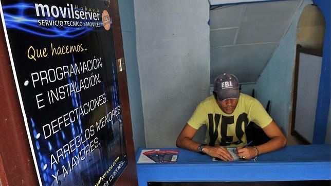 Cuba autoriza nuevos trabajos del sector privado, como el de agente inmobiliario