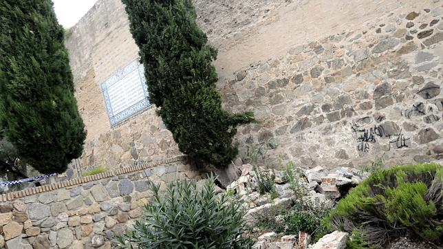 La muralla del Puente de San Martín se desprende