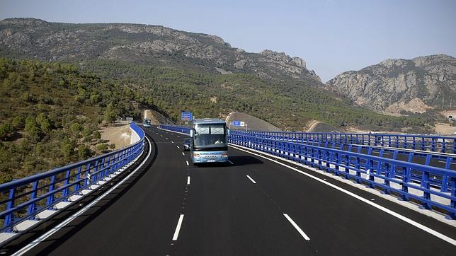 Fomento logra el apoyo de la banca para la nueva sociedad de autopistas