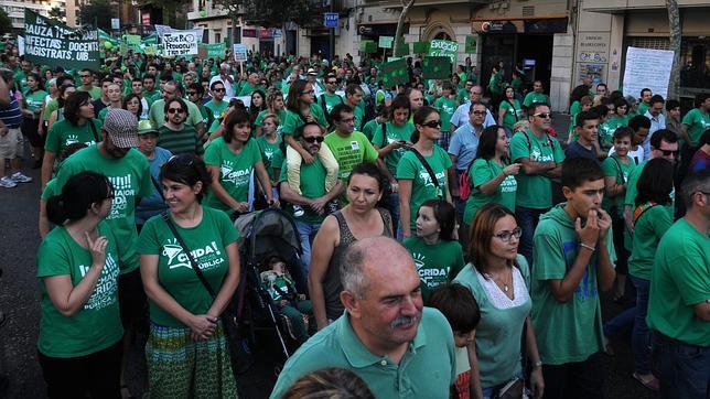 La marea verde invade Mallorca contra el trilingüismo en la mayor protesta de su historia