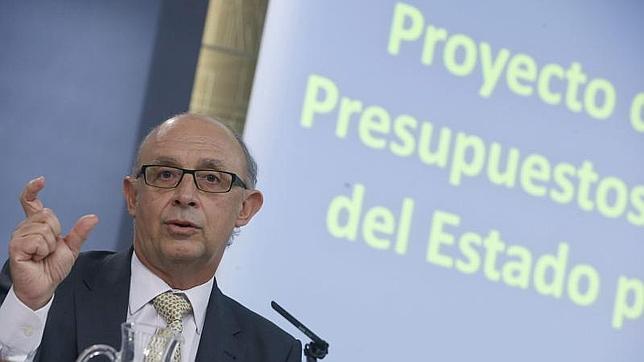 Montoro entrega los Presupuestos de 2014 a Posada para comenzar su tramitación