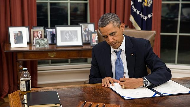 Obama firma una ley para mantener los pagos a las Fuerzas Armadas de cara al cierre del Gobierno