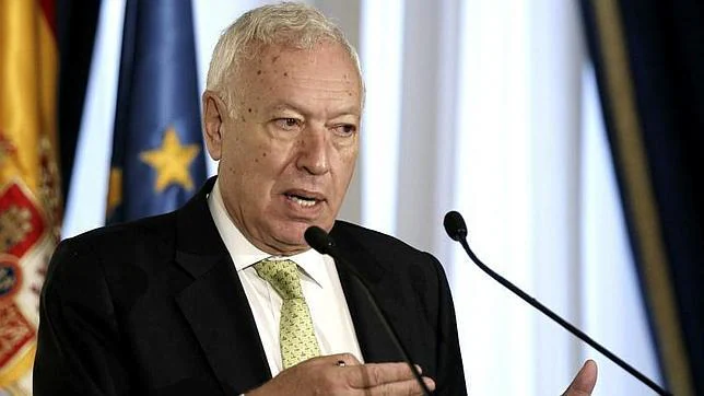 Margallo no descarta cesar al embajador en Andorra que avaló una consulta «legal» en Cataluña