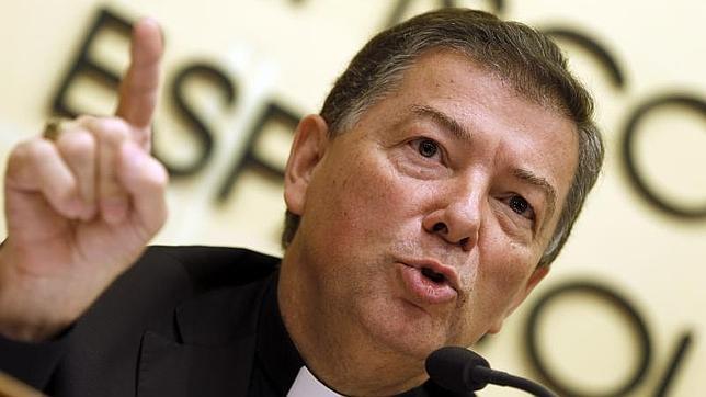 Martínez Camino: «Los católicos no enjuiciamos al Papa»