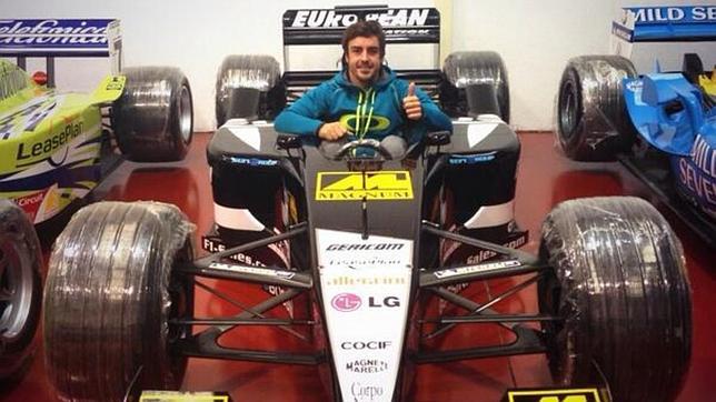 Alonso, a lomos del Minardi con el que corrió en 2001