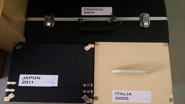 Cajas con algunos de los trofeos conquistados por Alonso