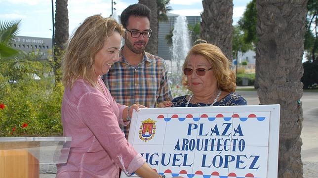 Castedo inaugura en la entrada sur de Alicante la plaza Arquitecto Miguel López