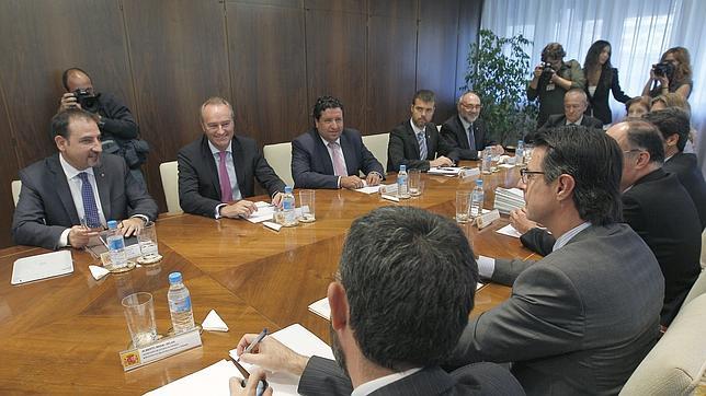 Soria garantiza a Fabra que los trabajos del proyecto Castor seguirán paralizados