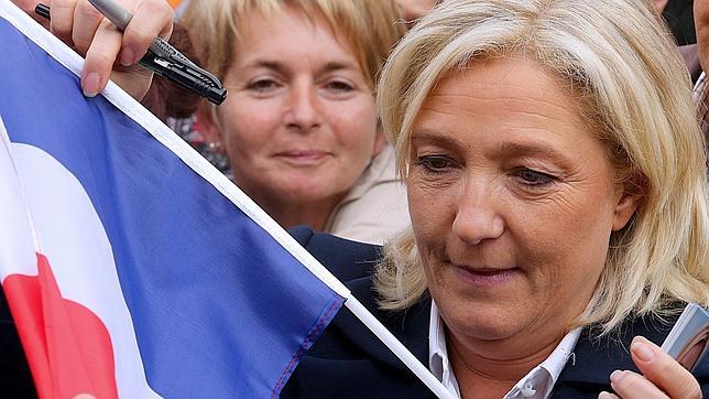 Marine Le Pen asciende al tercer puesto de los políticos más populares en Francia