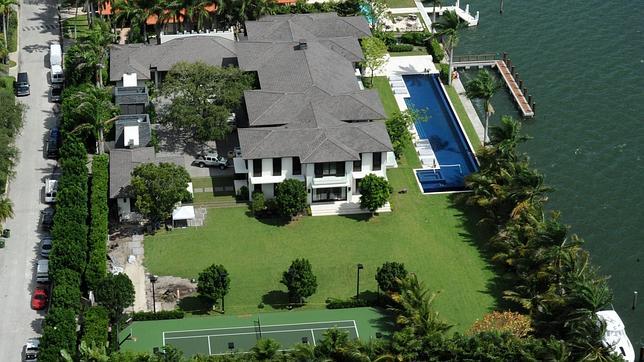 Enrique Iglesias y Anna Kournikova se compran una nueva mansión