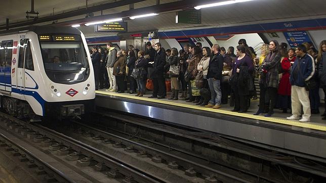 Un bulo por WhatsApp siembra el pánico en el Metro de Madrid