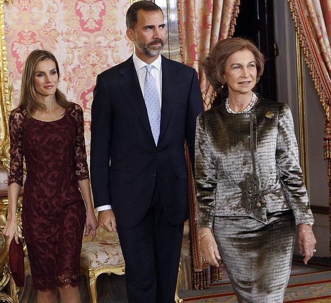 Doña Letizia volvió a confiar en Felipe Varela para el Día de la Hispanidad