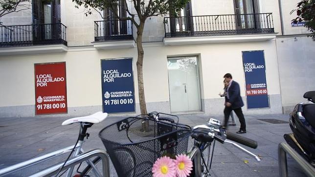 Obras en la futura tienda de McCartney en la esquina con Serrano