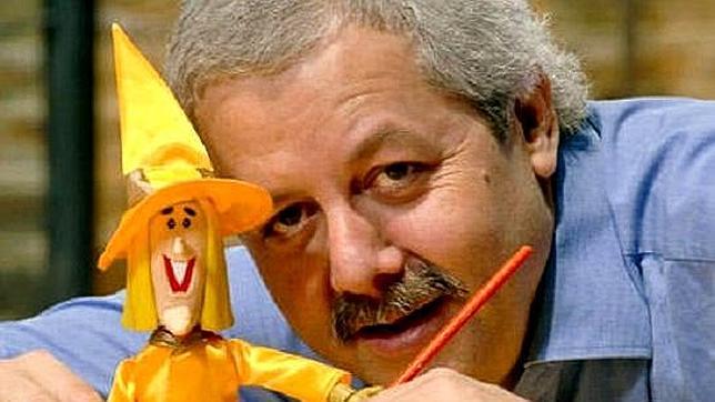 El lotero de La Bruja de Oro estrena en un desfile en el Palace con su marca de ropa