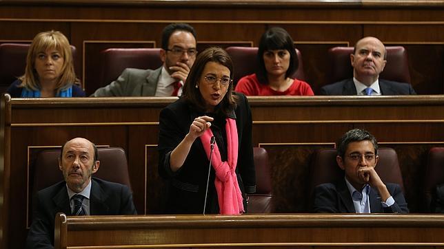 El PSOE hace el juego a CiU y reclama a Rajoy «medidas» dentro de la legalidad