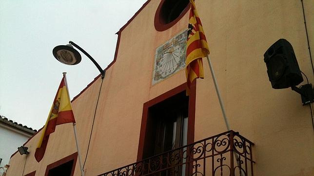 Ayuntamientos del PSPV ocultan la bandera de la Comunidad Valenciana