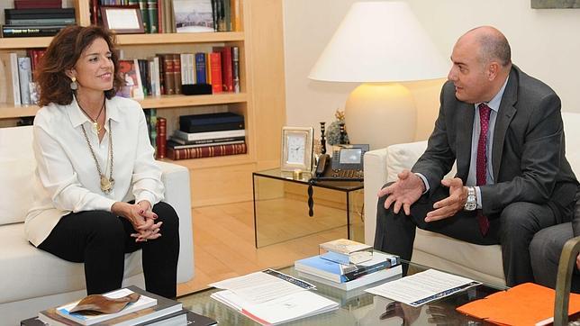 Botella y la Gremial alcanzan un pacto y fijan la tarifa de 30 euros al aeropuerto