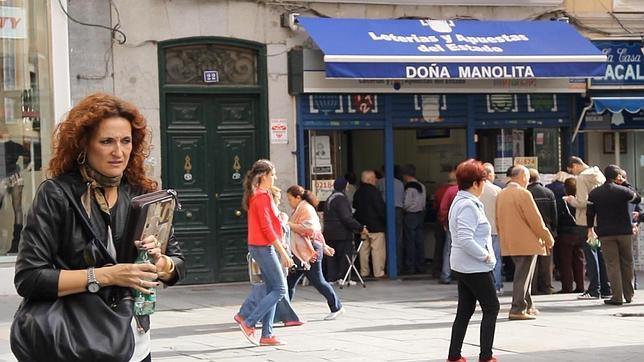 Lotería de Navidad 2013: Las primeras colas en Doña Manolita, en pleno mes de octubre