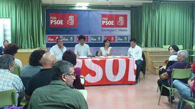 El PSOE de Collado Villalba celebra un acto político en un instituto público