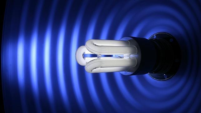 La luz, ese quebradero de cabeza: consejos para ahorrar en los pequeños comercios