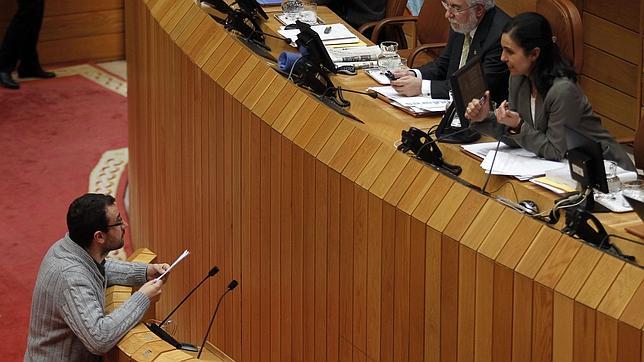Un diputado de AGE deja su escaño en el Parlamento gallego