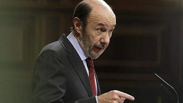 Rubalcaba advierte de que «para muchos españoles lo peor está por venir»