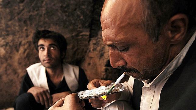 Kabul despide a 65 de sus espías por su adicción a la heroína
