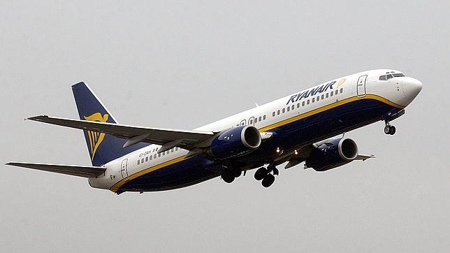 Anulan 8 «cláusulas abusivas» de Ryanair, como cobrar 40€ por la tarjeta de embarque