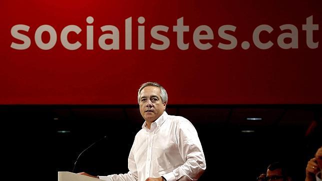 Navarro: «Mas y Junqueras engañan a los catalanes con una consulta que no se hará»