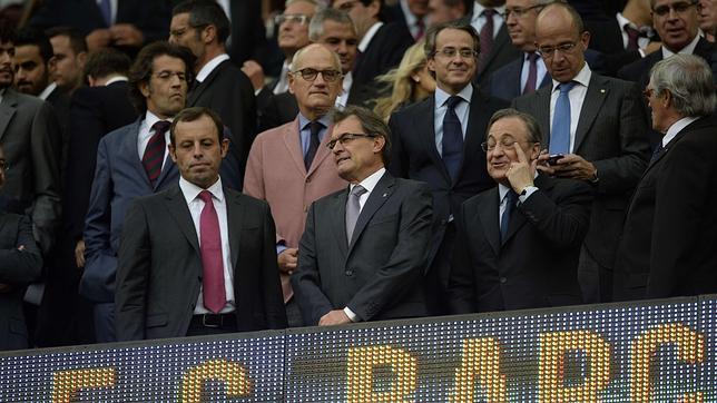 Mas: «Espero que el PSC en el último momento se suba al tren de la consulta»