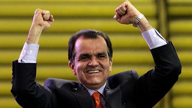 El uribismo elige a Óscar Iván Zuluaga como candidato presidencial para 2014