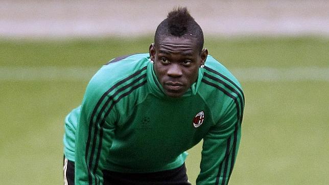 Balotelli, ileso tras un accidente de tráfico
