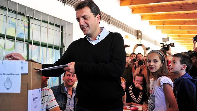 Massa emerge y araña terreno al oficialismo de Cristina Fernández