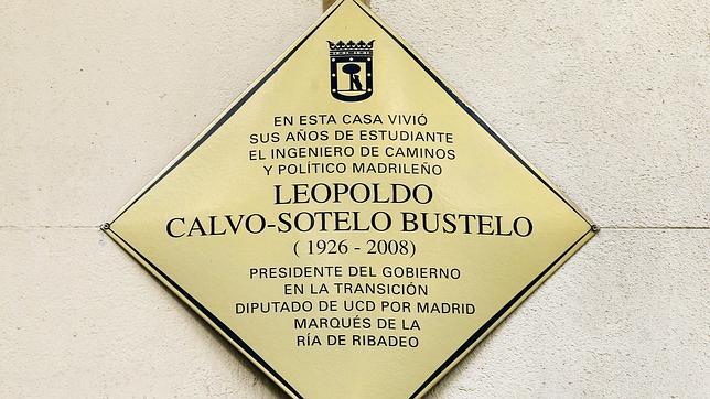 Placa en la casa de estudiante del presidente del Gobierno de España Leopoldo Calvo-Sotelo