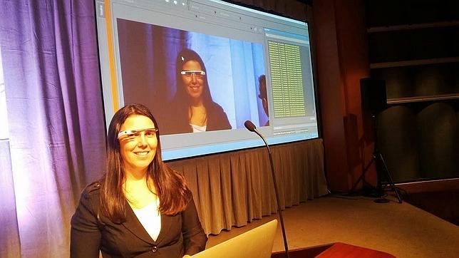 Una mujer recibe la primera multa por conducir usando las Google Glass