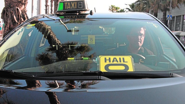 Las aplicaciones para pedir taxis desde el móvil empiezan a conquistar España