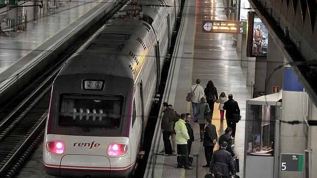 Guerra de cifras en la huelga de Renfe en la víspera del puente de Todos los Santos