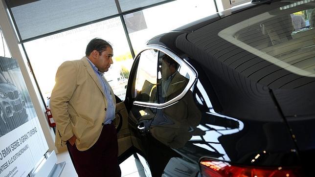 Las ventas de coches se disparan un 34,4% en octubre y crecen un 1,1% en 2013