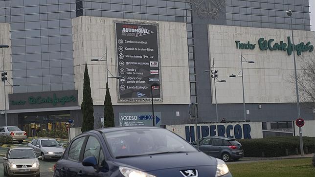 La confianza del consumidor rompe la tendencia positiva y baja 4,5 puntos en octubre