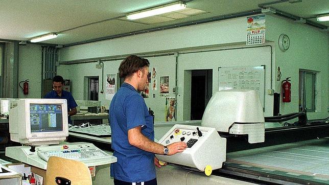 El PMI manufacturero crece por tercer mes consecutivo y consolida niveles de expansión