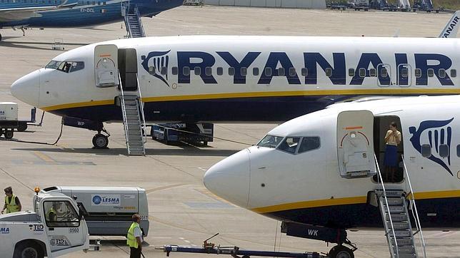 La juez da la razón al piloto que criticó la política de combustibles de Ryanair