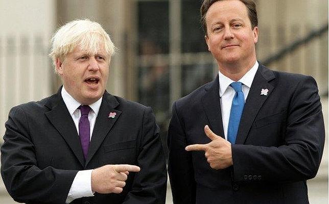 Las mangas de la camisa de Boris Johnson son demasiado largas; las de Cameron, demasiado cortas